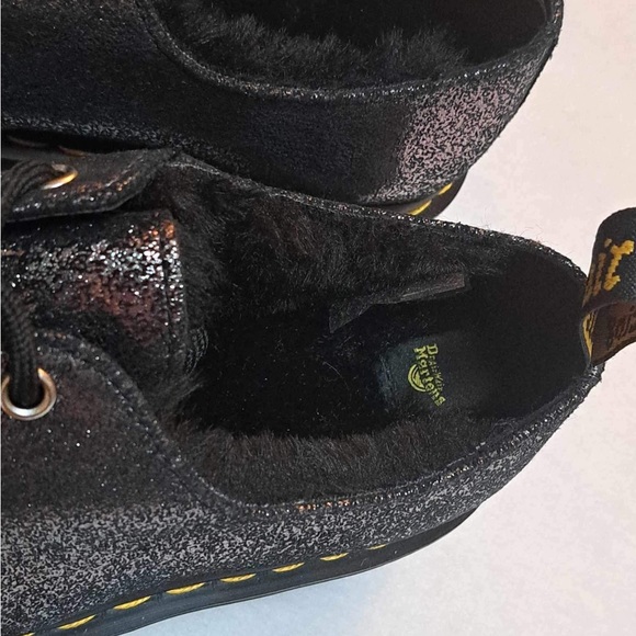 DR. MARTENS - 1461 FAUX FUR-LINED METALLIC LEATHER PLATFORM SHOES - Women's 9 - Picture 7 of 11